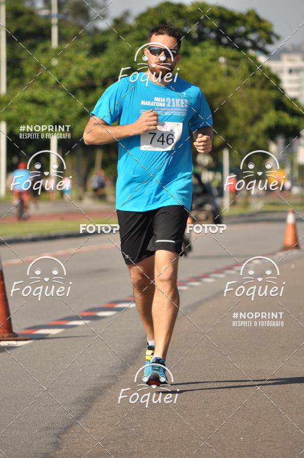 Buy your photos of the event21KES - Meia Maratona do Esprito Santo on Fotop