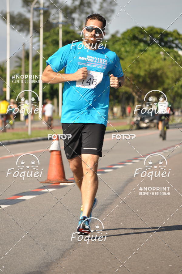 Buy your photos of the event21KES - Meia Maratona do Esprito Santo on Fotop