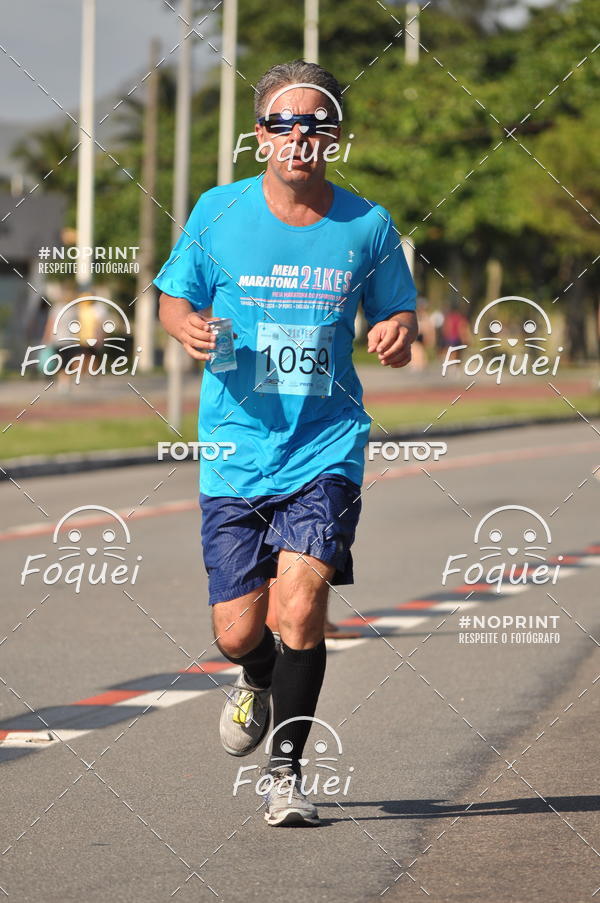 Buy your photos of the event21KES - Meia Maratona do Esprito Santo on Fotop