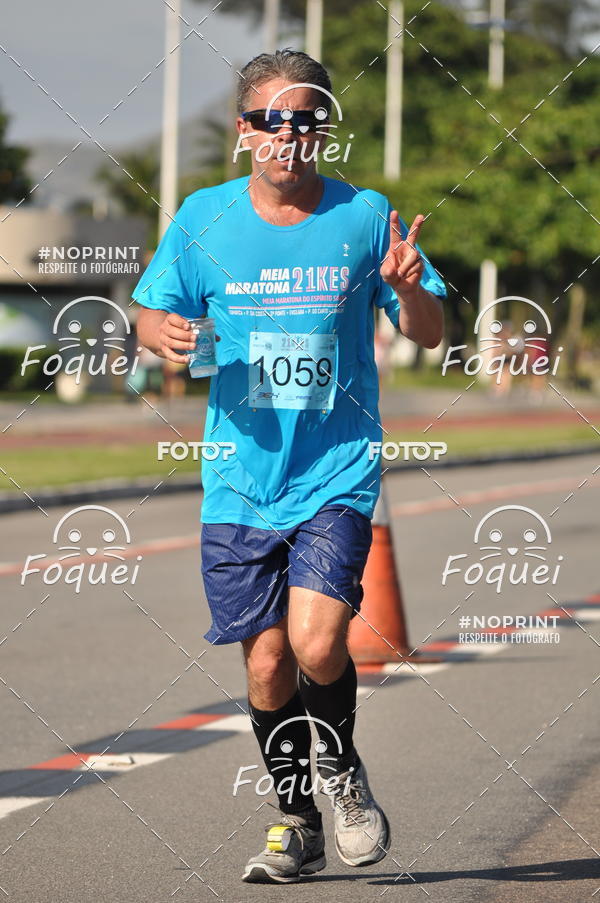Buy your photos of the event21KES - Meia Maratona do Esprito Santo on Fotop