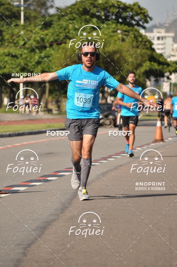 Buy your photos of the event21KES - Meia Maratona do Esprito Santo on Fotop