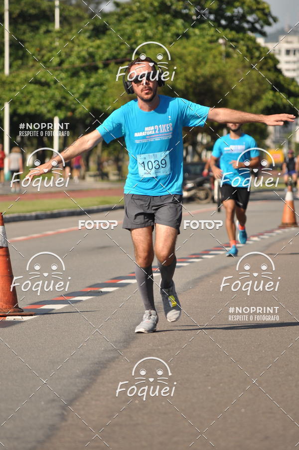 Buy your photos of the event21KES - Meia Maratona do Esprito Santo on Fotop