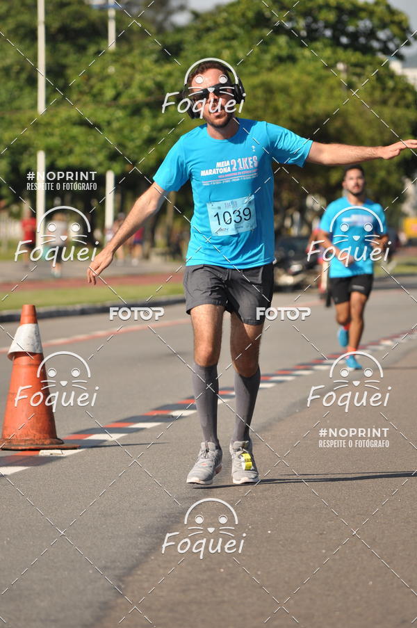 Buy your photos of the event21KES - Meia Maratona do Esprito Santo on Fotop