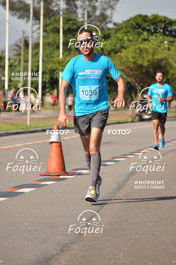 Buy your photos of the event21KES - Meia Maratona do Esprito Santo on Fotop