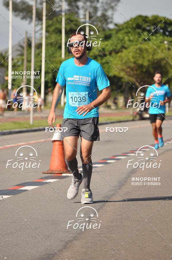 Buy your photos of the event21KES - Meia Maratona do Esprito Santo on Fotop