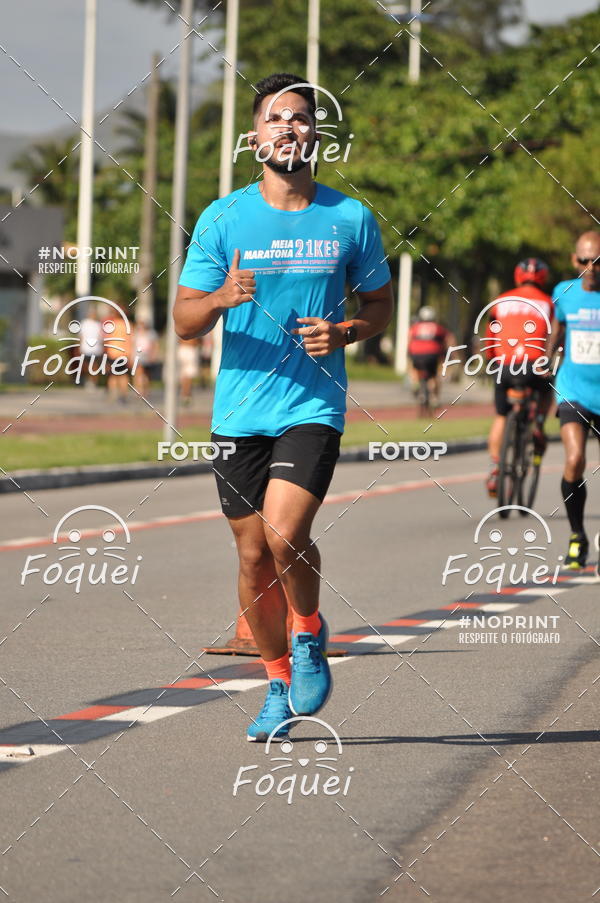 Buy your photos of the event21KES - Meia Maratona do Esprito Santo on Fotop