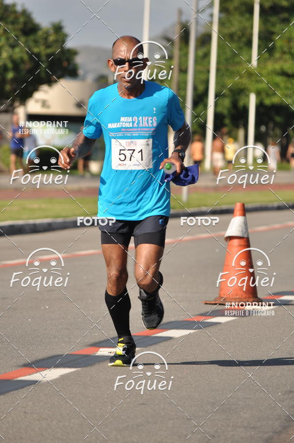 Buy your photos of the event21KES - Meia Maratona do Esprito Santo on Fotop