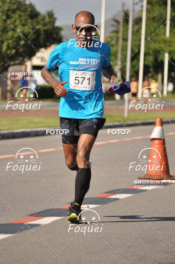 Buy your photos of the event21KES - Meia Maratona do Esprito Santo on Fotop