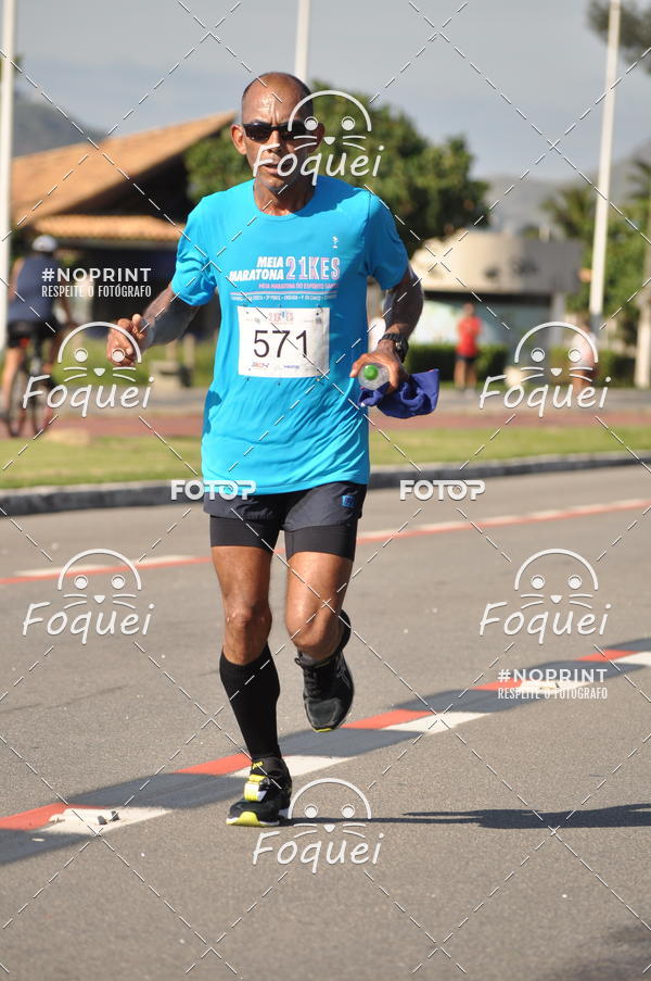 Buy your photos of the event21KES - Meia Maratona do Esprito Santo on Fotop