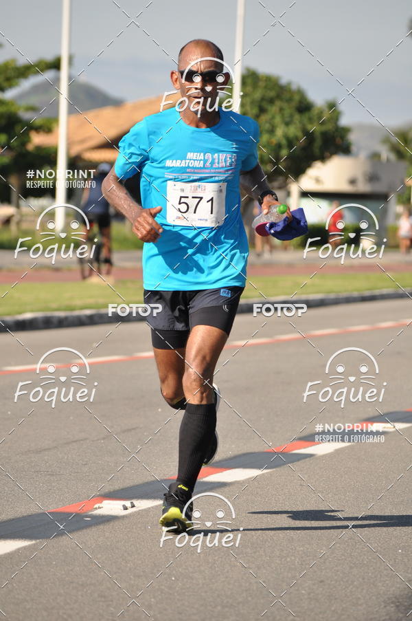 Buy your photos of the event21KES - Meia Maratona do Esprito Santo on Fotop