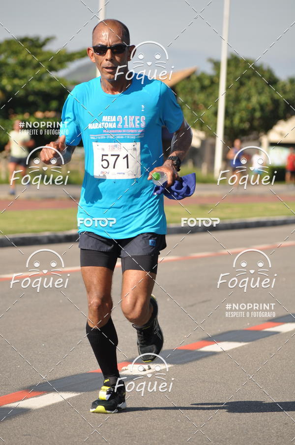 Buy your photos of the event21KES - Meia Maratona do Esprito Santo on Fotop