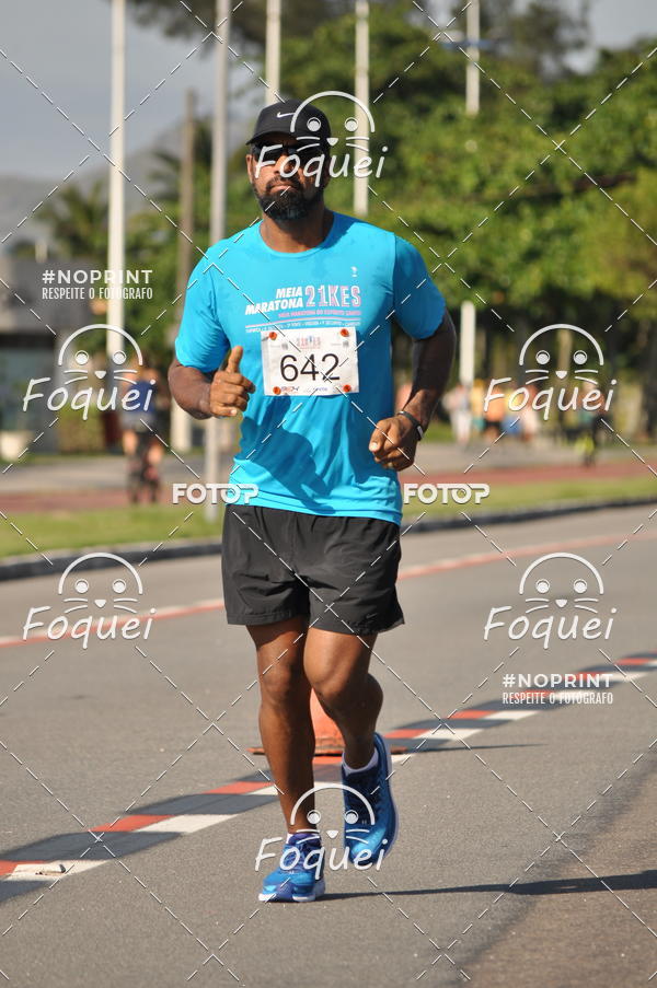Buy your photos of the event21KES - Meia Maratona do Esprito Santo on Fotop