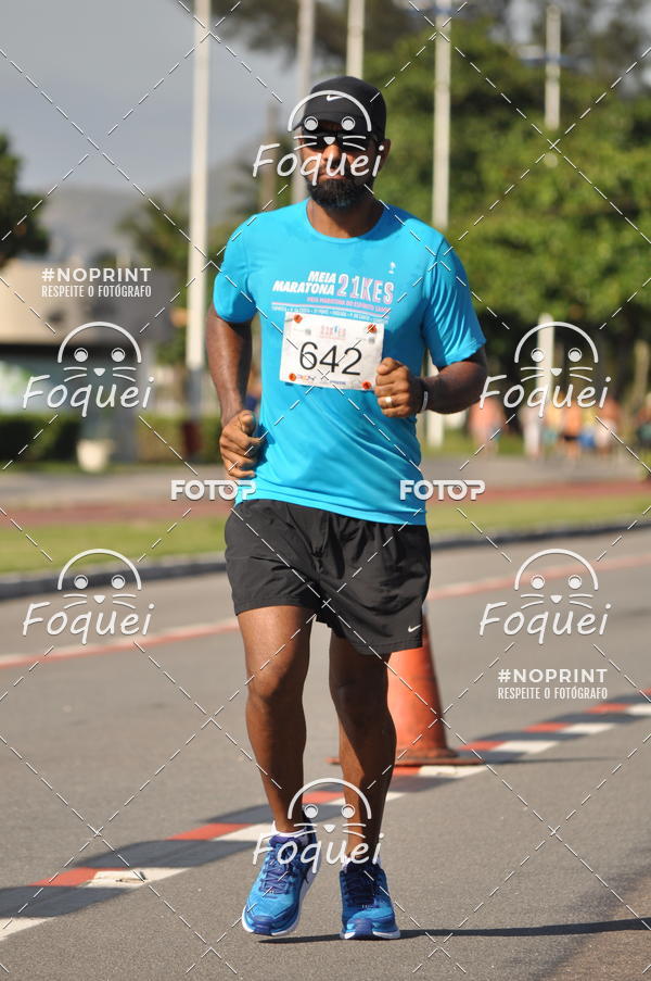 Buy your photos of the event21KES - Meia Maratona do Esprito Santo on Fotop