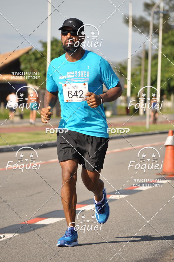 Buy your photos of the event21KES - Meia Maratona do Esprito Santo on Fotop