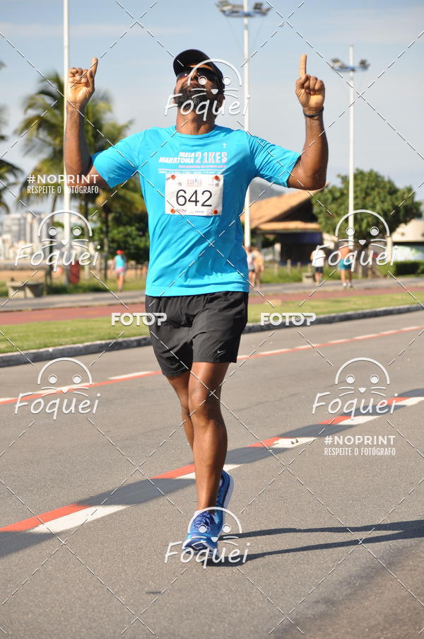 Buy your photos of the event21KES - Meia Maratona do Esprito Santo on Fotop