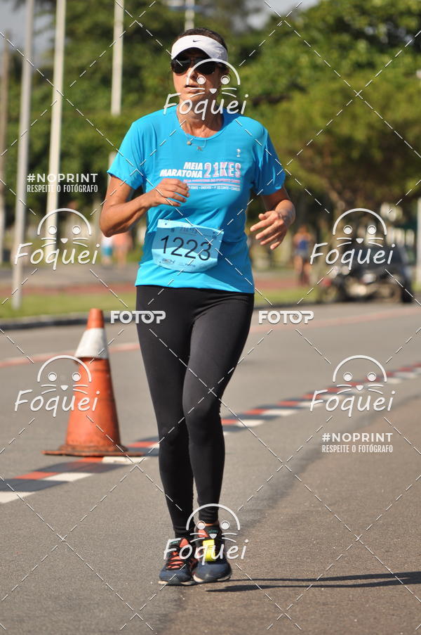 Buy your photos of the event21KES - Meia Maratona do Esprito Santo on Fotop