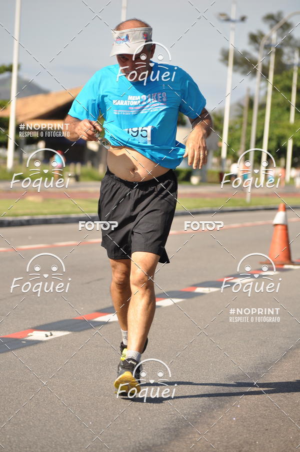 Buy your photos of the event21KES - Meia Maratona do Esprito Santo on Fotop