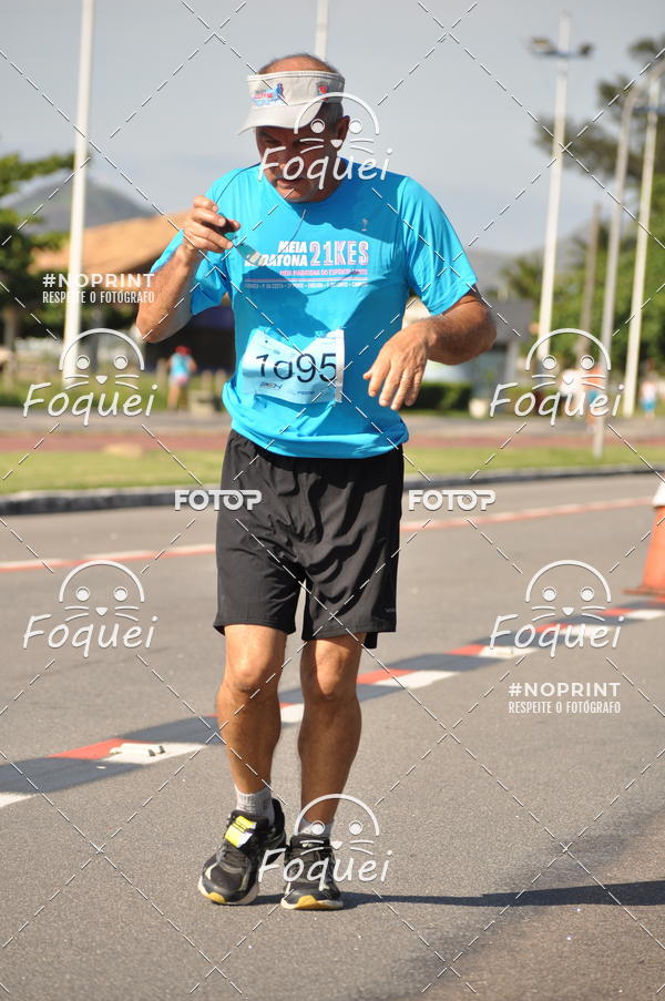 Buy your photos of the event21KES - Meia Maratona do Esprito Santo on Fotop