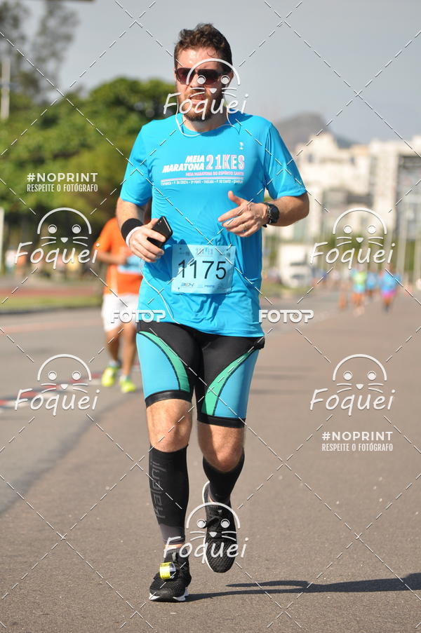 Buy your photos of the event21KES - Meia Maratona do Esprito Santo on Fotop