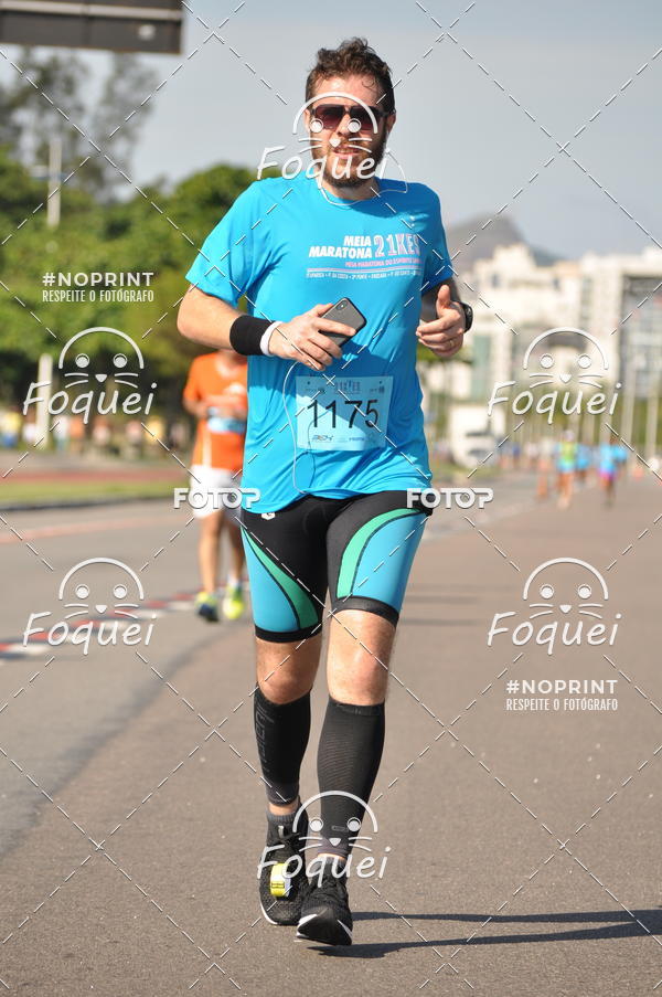 Buy your photos of the event21KES - Meia Maratona do Esprito Santo on Fotop