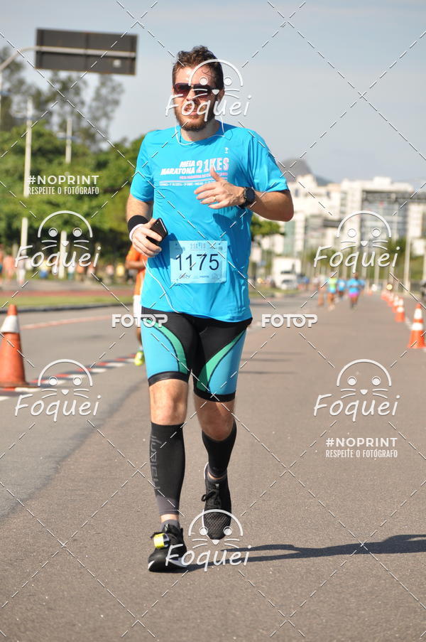 Buy your photos of the event21KES - Meia Maratona do Esprito Santo on Fotop