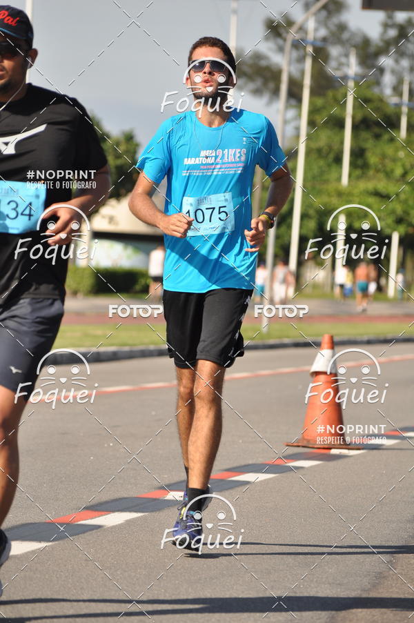 Buy your photos of the event21KES - Meia Maratona do Esprito Santo on Fotop