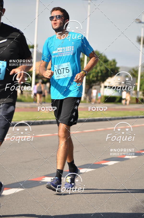 Buy your photos of the event21KES - Meia Maratona do Esprito Santo on Fotop