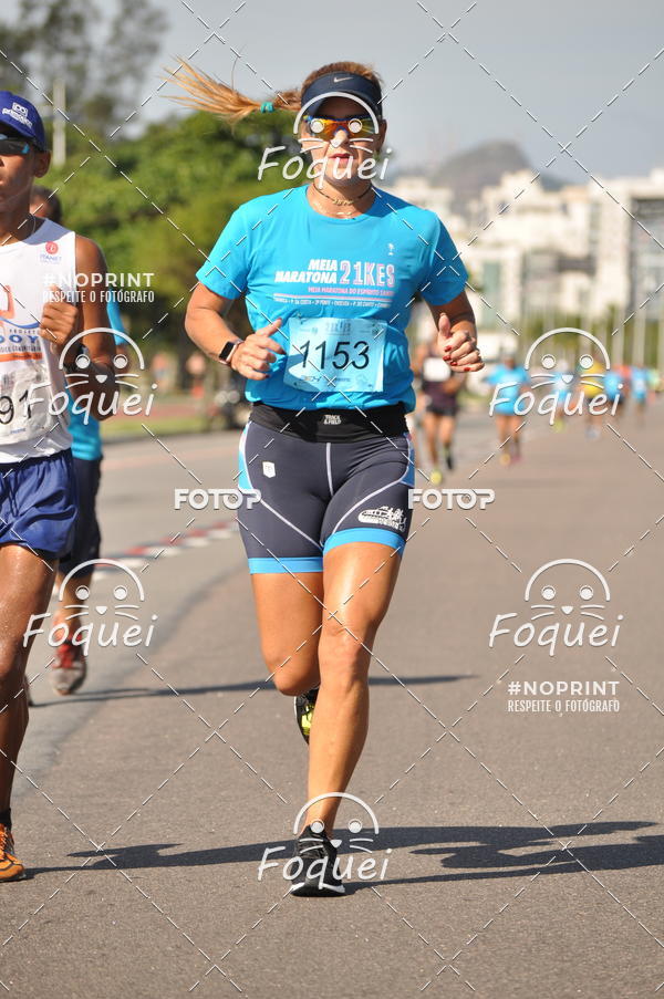 Buy your photos of the event21KES - Meia Maratona do Esprito Santo on Fotop