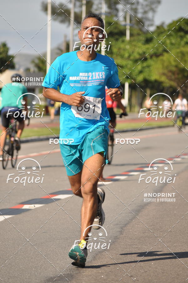 Buy your photos of the event21KES - Meia Maratona do Esprito Santo on Fotop