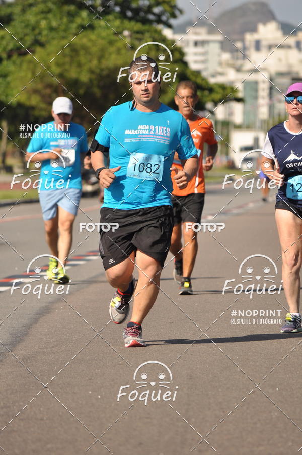 Buy your photos of the event21KES - Meia Maratona do Esprito Santo on Fotop