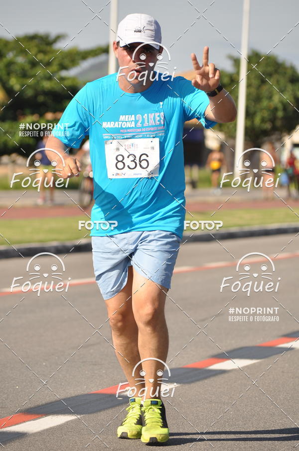Buy your photos of the event21KES - Meia Maratona do Esprito Santo on Fotop