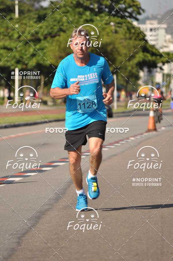 Buy your photos of the event21KES - Meia Maratona do Esprito Santo on Fotop