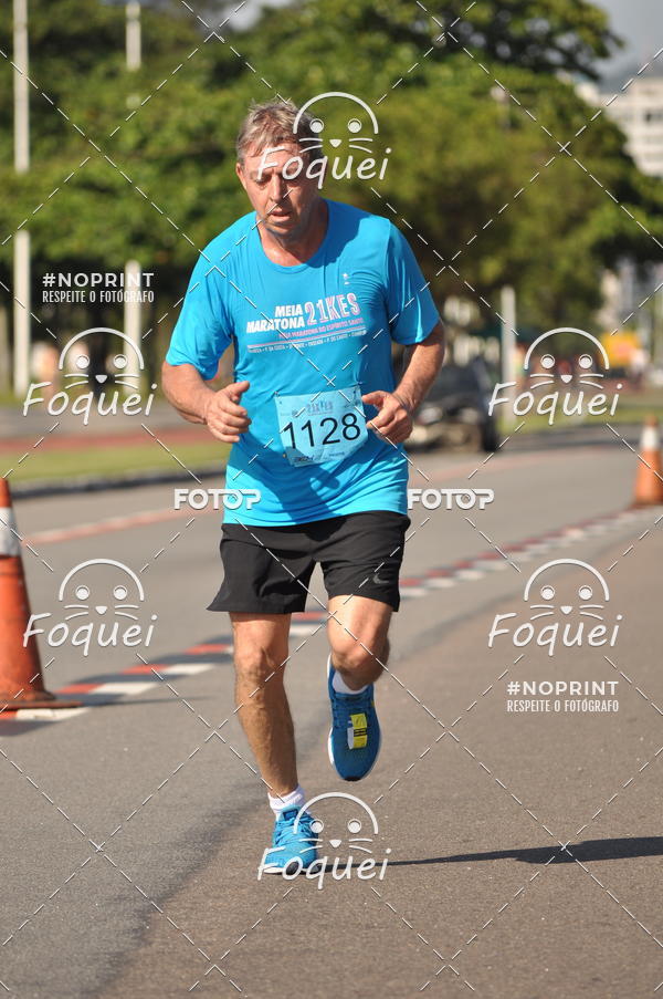 Buy your photos of the event21KES - Meia Maratona do Esprito Santo on Fotop