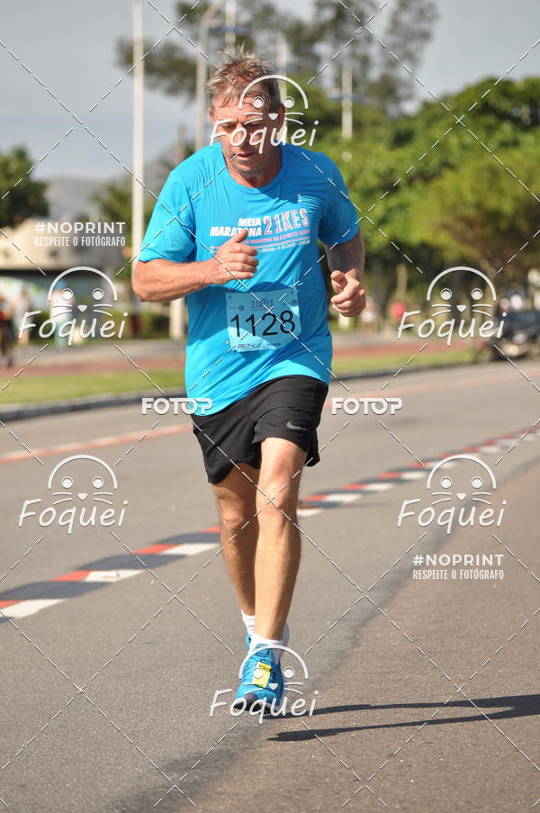 Buy your photos of the event21KES - Meia Maratona do Esprito Santo on Fotop