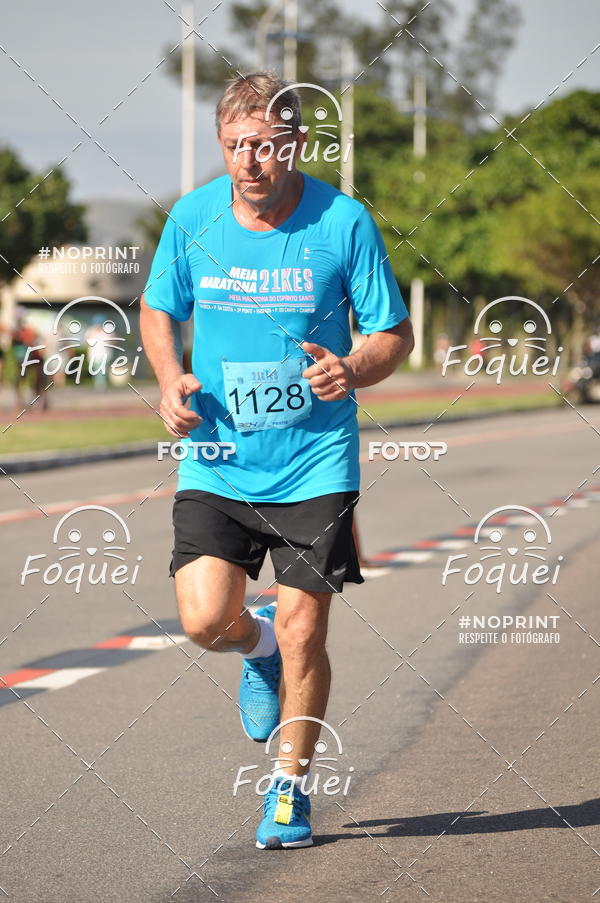 Buy your photos of the event21KES - Meia Maratona do Esprito Santo on Fotop