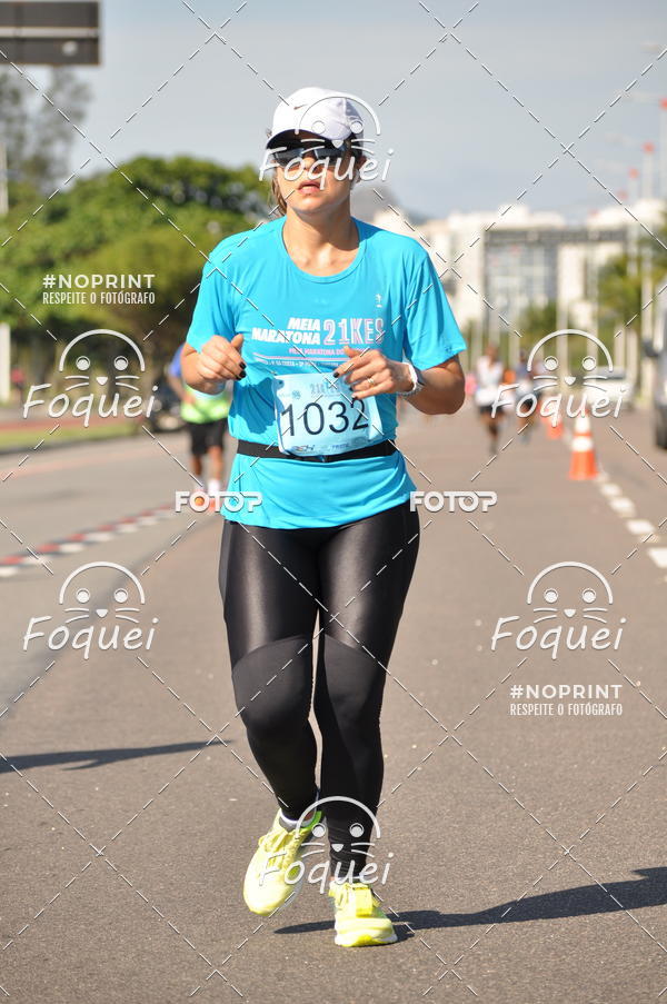 Buy your photos of the event21KES - Meia Maratona do Esprito Santo on Fotop