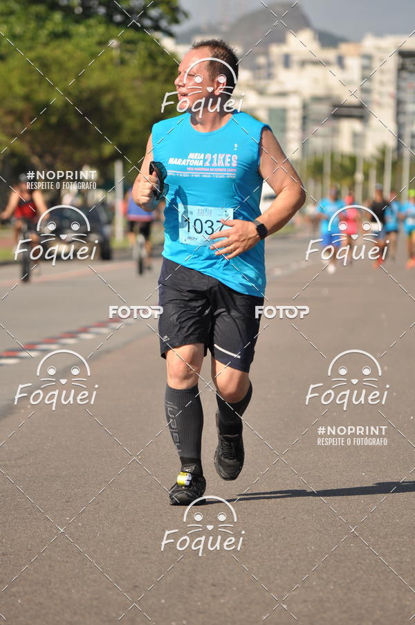 Buy your photos of the event21KES - Meia Maratona do Esprito Santo on Fotop