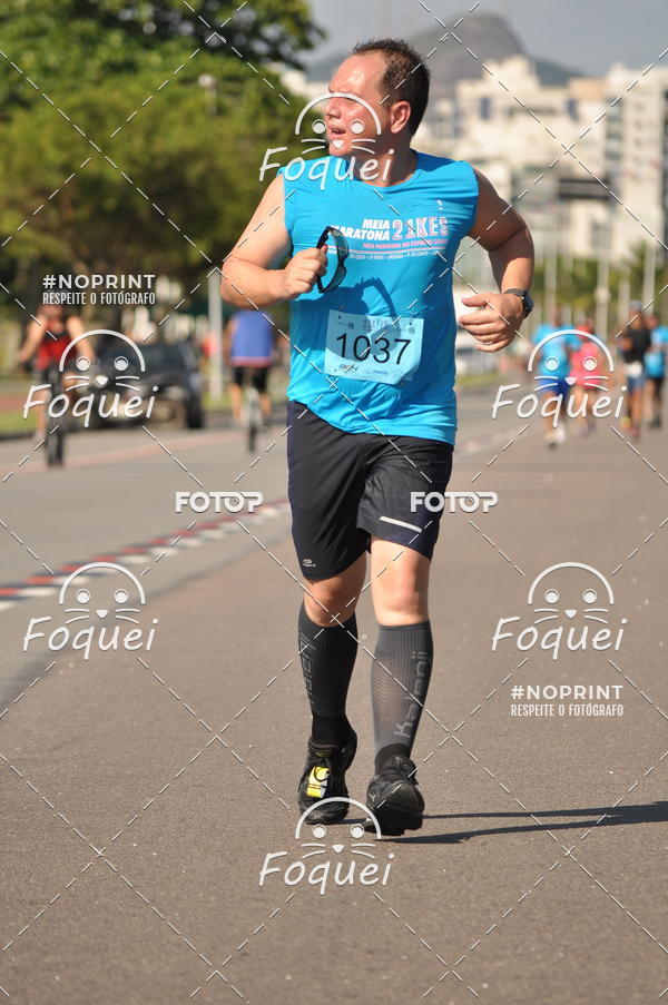 Buy your photos of the event21KES - Meia Maratona do Esprito Santo on Fotop