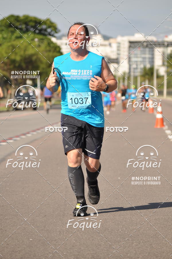 Buy your photos of the event21KES - Meia Maratona do Esprito Santo on Fotop