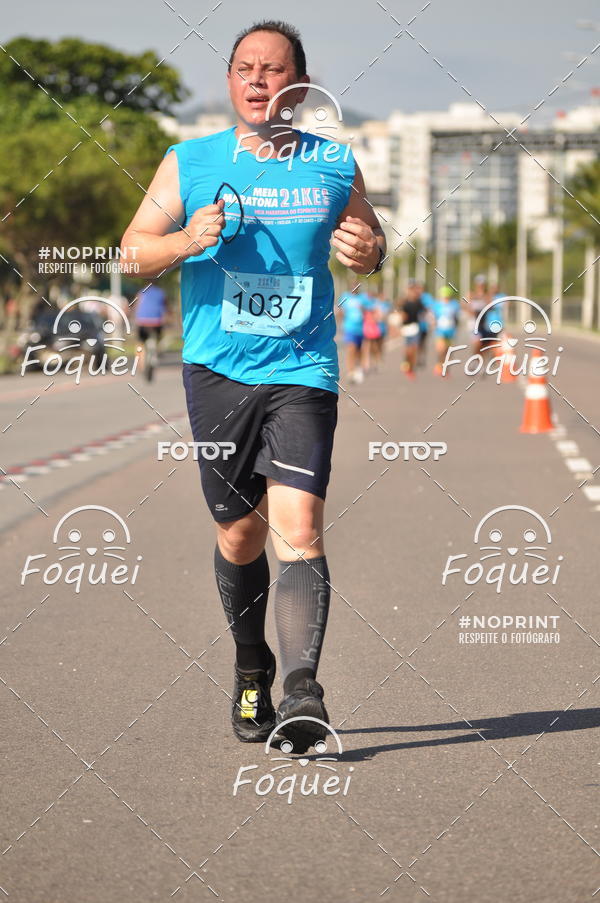 Buy your photos of the event21KES - Meia Maratona do Esprito Santo on Fotop