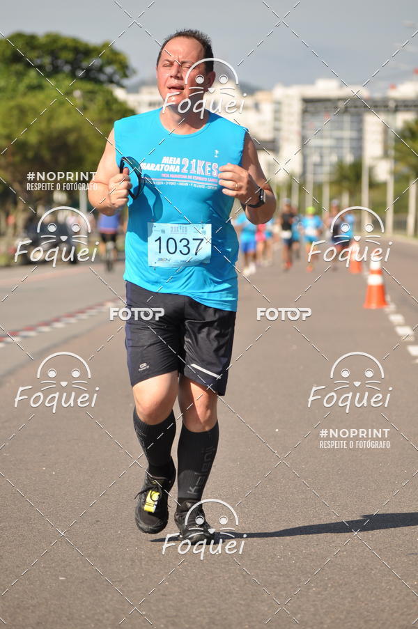 Buy your photos of the event21KES - Meia Maratona do Esprito Santo on Fotop