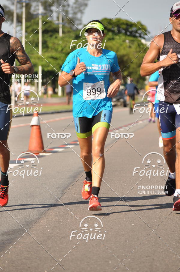 Buy your photos of the event21KES - Meia Maratona do Esprito Santo on Fotop