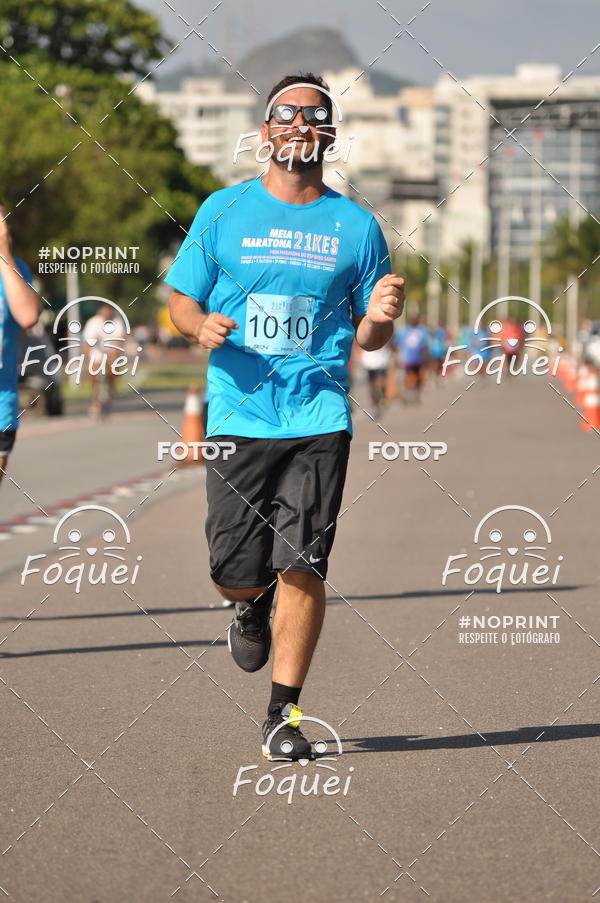 Buy your photos of the event21KES - Meia Maratona do Esprito Santo on Fotop