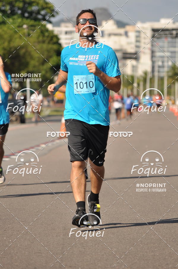 Buy your photos of the event21KES - Meia Maratona do Esprito Santo on Fotop