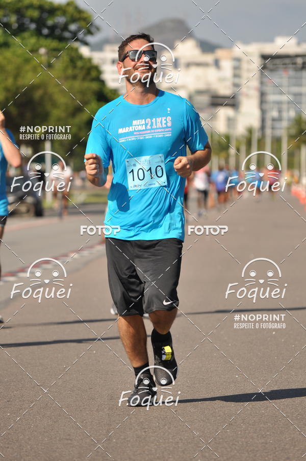 Buy your photos of the event21KES - Meia Maratona do Esprito Santo on Fotop