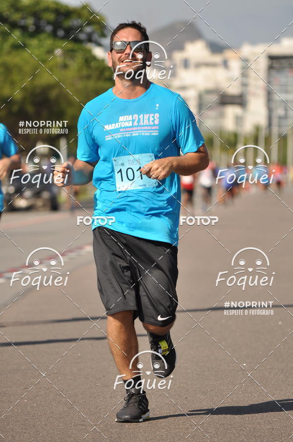 Buy your photos of the event21KES - Meia Maratona do Esprito Santo on Fotop