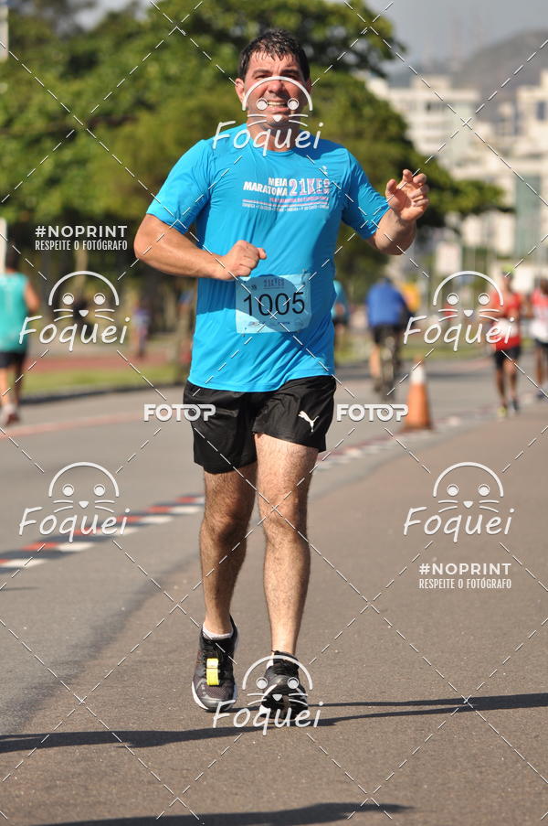 Buy your photos of the event21KES - Meia Maratona do Esprito Santo on Fotop