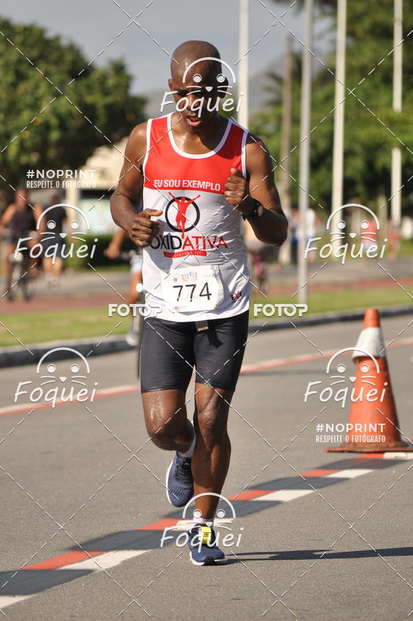 Buy your photos of the event21KES - Meia Maratona do Esprito Santo on Fotop