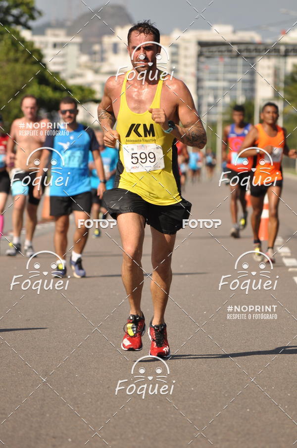 Buy your photos of the event21KES - Meia Maratona do Esprito Santo on Fotop