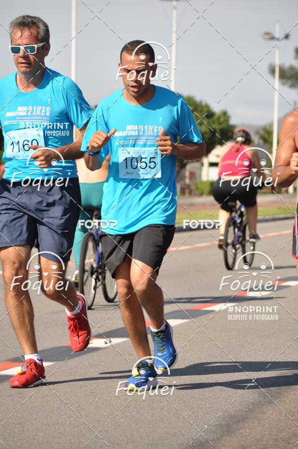 Buy your photos of the event21KES - Meia Maratona do Esprito Santo on Fotop
